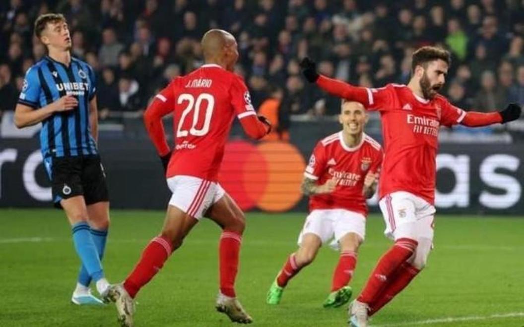 开云官方网页登录入口阿森纳主场大捷，球员赛后激动庆祝胜利，记者那个成功技术.